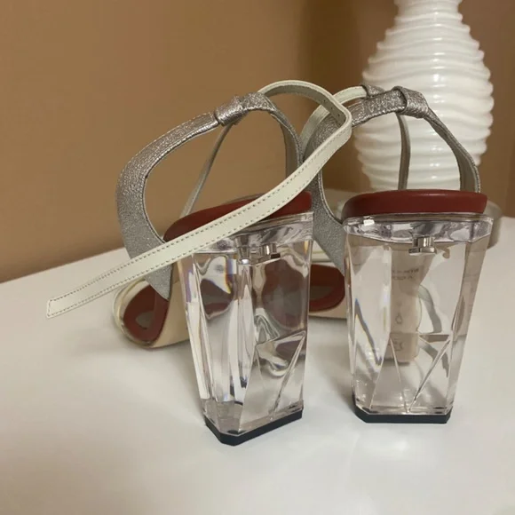 Brand new heels - Picture 3 of 4